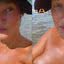 Grávida, Gabriela Pugliesi faz topless e deixa seios à mostra ao renovar bronzeado