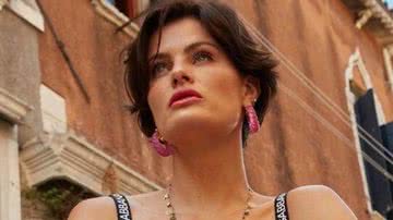 Isabeli Fontana publica foto super sexy em público e esbanja personalidade: "Musa" - Reprodução / Instagram