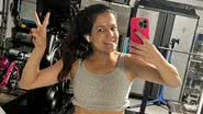 Aos 48 anos, Nivea Stelmann pega pesado no treino e exibe barriga lisinha - Instagram
