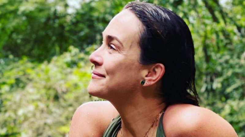 Aos 47 anos, Gabriela Duarte posa com maiô cavado: "Impressionante" - Reprodução/Instagram