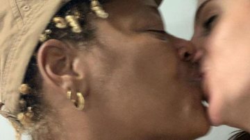 Mart'nália surge trocando beijos com a namorada: "Minha taradinha" - Reprodução/Instagram