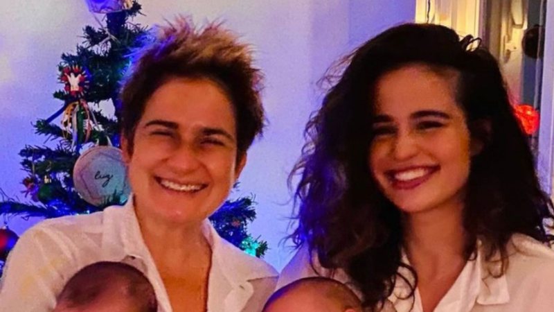 Nanda Costa e Lan Lanh posam com as gêmeas no primeiro Natal como mães: "Abençoado" - Reprodução/Instagram