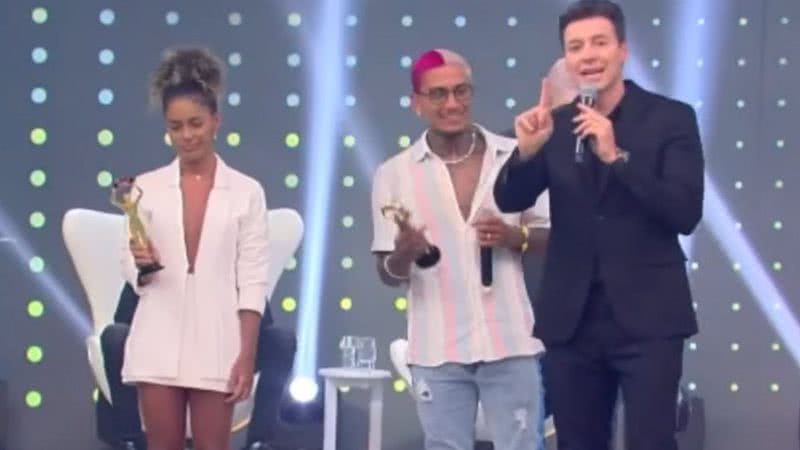 Sthe Matos e Dynho Alves ganham prêmio de melhor "Não Casal" de A Fazenda 13 - Reprodução/RecordTV
