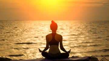 Os chakras são as bases energéticas ligadas ao nosso corpo e à nossa mente (Imagem: Estúdio Pattani | Shutterstock)