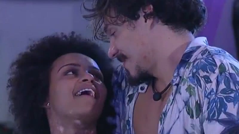 Eliezer beija Natália com a boca sangrando e público se enoja - Reprodução/TV Globo