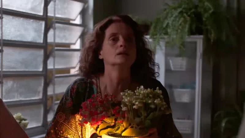 Apesar de tentar se recuperar do vício, Júlia não se controlará e é pega roubando drogas; confira o que vai acontecer na trama das 9 - Reprodução/TV Globo