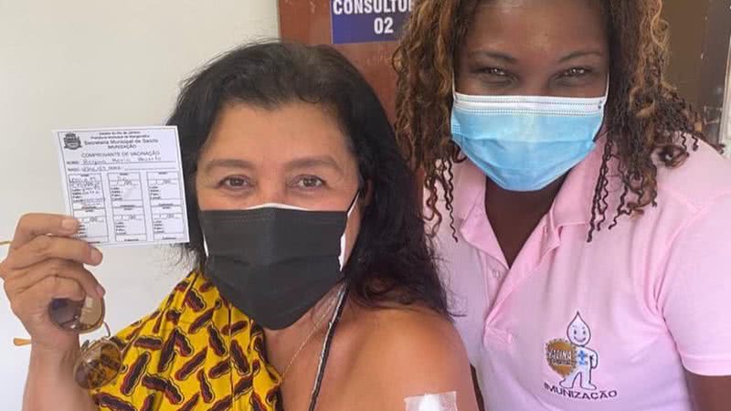 Regina Casé se vacina e fala sobre importância da ciência brasileira - Instagram