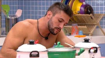 BBB21: Como assim? Na Xepa há três semanas, Arthur quase chora por comida: "Chegando a nesse ponto" - Reprodução/TV Globo