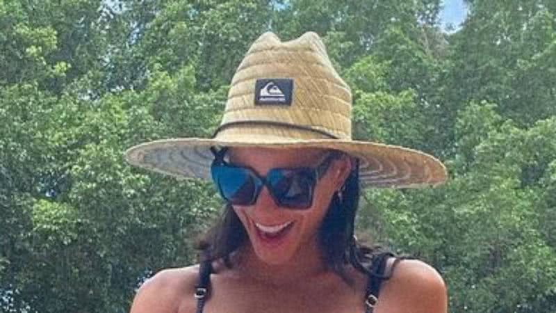 Ex-A Fazenda Jakelyne Oliveira posa só de biquíni e barriga chapadíssima rouba a cena: "Musa do verão" - Reprodução/Instagram