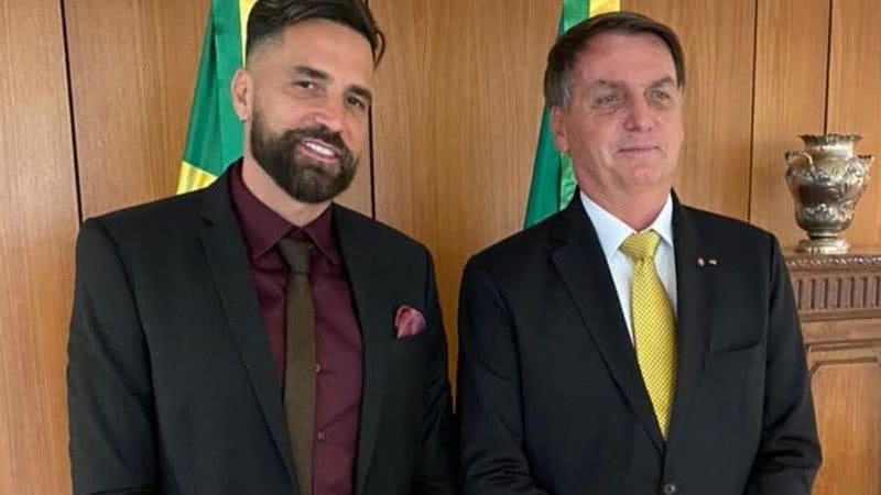 Em dia quente em Brasília, presidente Bolsonaro recebe Latino em seu gabinete: "Buscar alternativas" - Reprodução/TV Globo