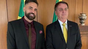 Em dia quente em Brasília, presidente Bolsonaro recebe Latino em seu gabinete: "Buscar alternativas" - Reprodução/TV Globo