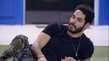 BBB21: É mole? Após trair Sarah ao vivo, Rodolffo dá show de autoestima : "Eu estou sendo invejado" - Reprodução/TV Globo