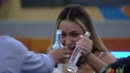 BBB21: Amigas? Após Jogo da Discórdia, Sarah e Pocah brindam à trégua na guerra: "Não te dei plaquinha" - Reprodução/TV Globo