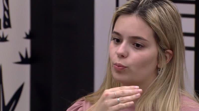 Viih Tube se esquece e come meleca do nariz - Reprodução / TV Globo