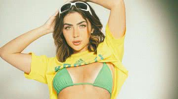 Jade Picon corta a blusa e assiste ao jogo do Brasil de biquíni: "Chapadinha" - Reprodução/Instagram