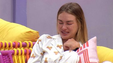 Bárbara chora na casa do BBB22 com medo de sua repercussão com o público - Reprodução/Globo