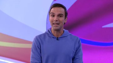 BBB22: Tadeu Schmidt dá bronca nos brothers e web exalta discurso: "Pontual" - Reprodução / TV Globo