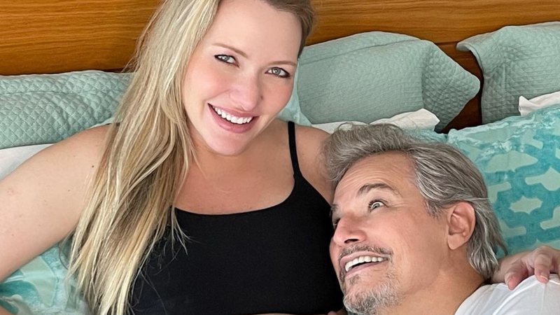 Esposa de Edson Celulari ganha desenho na barriga e ator se derrete - Instagram
