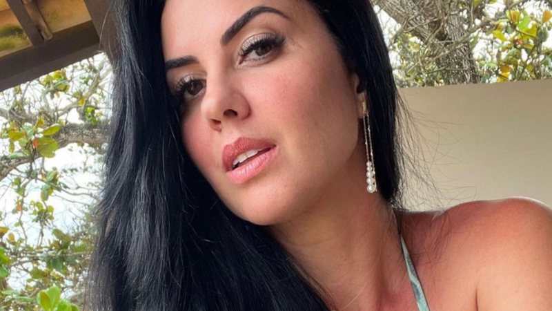 Noiva de Zezé di Camargo elege biquíni fio-dental e provoca fãs: "É pra quem pode" - Reprodução/Instagram