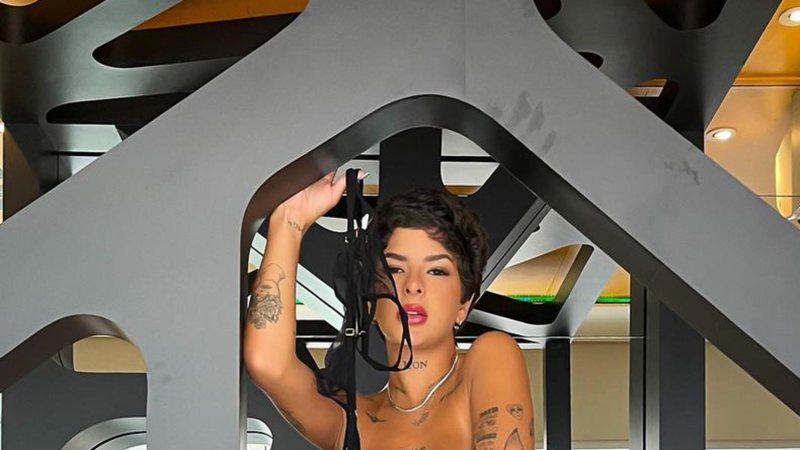 De calcinha transparente, Lary Bottino tira sutiã e deixa fãs babando - Instagram
