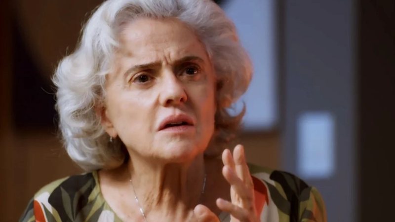 A neta de Noca é acusada de roubo injustamente e sofre com abordagem agressiva; confira o que vai acontecer na trama das 9 - Reprodução/TV Globo