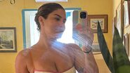 Priscila Fantin posa de fio-dental na frente do espelho e exibe corpaço: "Perfeita" - Reprodução/Instagram