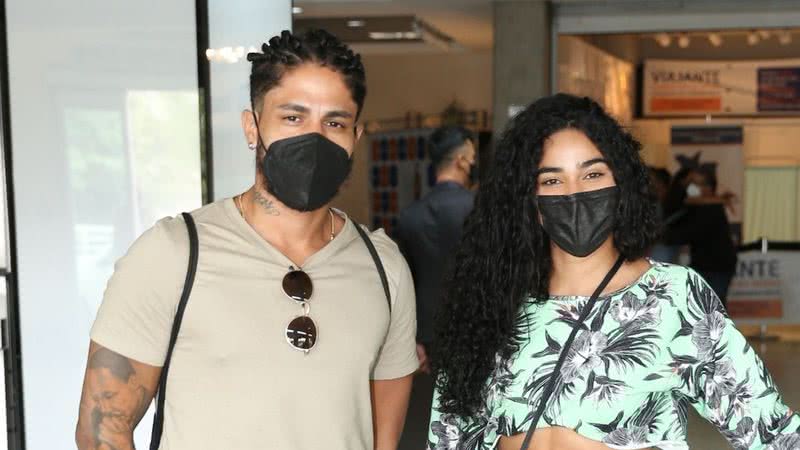 Em meio a rumores de romance, Elana e Viegas, de No Limite, desembarcam juntos em São Paulo - Lucas Ramos/Ag News