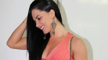 Graciele Lacerda posa com vestido bandagem tamanho PP e coxas grossas aparecem: "Vocês pediram" - Reprodução/Instagram