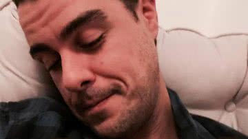 Joaquim Lopes tem momento 'papai babão' e mostra gêmeas dormindo em seu colo: "Queria estar assim" - Reprodução/Instagram