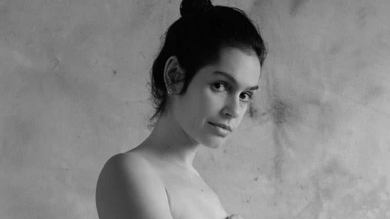 Maria Flor faz topless e mostra barriguinha durante primeira gravidez - Arquivo Pessoal