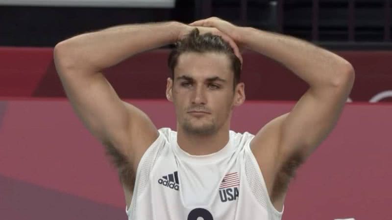 Jogador de vôlei norte-americano vira piada após exibir axilas peludas nas Olimpíadas: "Mata atlântica" - Reprodução/Instagram