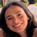 A atriz Bruna Marquezine posa em clique raro ao lado dos pais e irmã durante passeio internacional; veja - Reprodução/Instagram