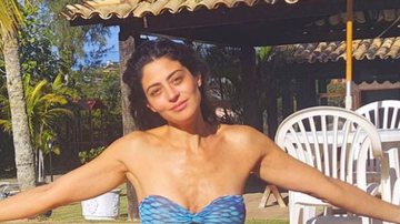 Aos 38 anos, Carol Castro posa de biquíni e exibe tatuagem na barriga sarada: "Maravilhosa" - Reprodução/Instagram