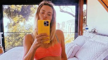 Aos 43 anos, Carolina Dieckmann posa de biquíni na frente do espelho e impressiona: "Perfeita" - Reprodução/Instagram