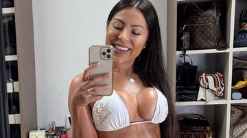 Esposa de Thammy Miranda exibe corpo de biquíni e nega lipo: "Renúncia e disciplina" - Reprodução/Instagram