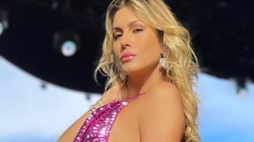 Lívia Andrade dispensa sutiã e surge em vestido micro de costas nuas - Reprodução/Instagram