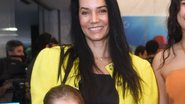 Raridade: musa dos anos 90, Monica Carvalho surge em raríssima aparição com as filhas - AgNews