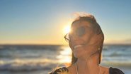Em dia de praia, Mônica Martelli capricha em decote e fãs babam - Instagram
