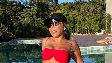 Aos 45 anos, esposa de Leonardo usa biquíni diferentão em condomínio de luxo: "Perfeita" - Reprodução/Instagram