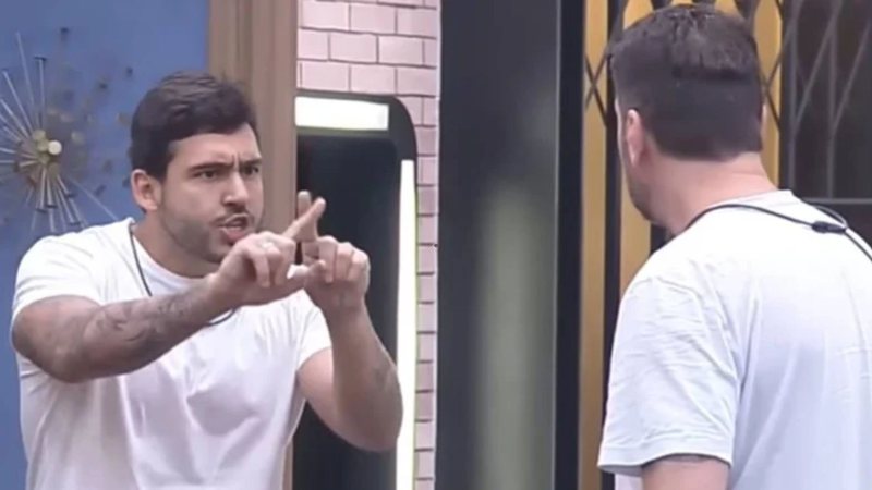 Por causa de um banheiro, Albert Bressan e João Hadad quebram o pau; confira o que aconteceu - Reprodução/TV Globo