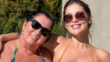 Virgínia Fonseca posa de biquíni com a mãe e zoa: "Cada uma com seu abdômen" - Reprodução/Instagram