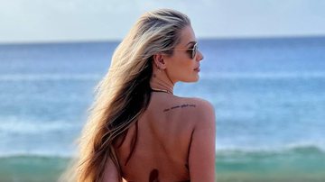 De biquíni fio-dental, Yasmin Brunet exibe tatuagem indiscreta no bumbum - Instagram