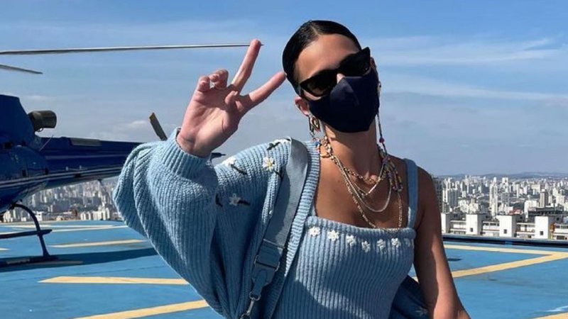 Esbanjando estilo, Bruna Marquezine aparece com look deslumbrante após viagem de helicóptero: "Poderosissíma" - Reprodução/Instagram
