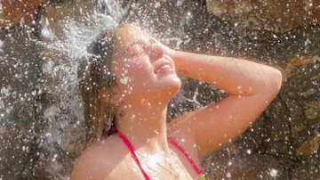 Ex-BBB Viih Tube exibe corpão em cachoeira e brinca: "Para os fiscais de banho que me perseguem" - Reprodução/Instagram