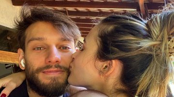 Emocionado, Lucas Lucco chora ao se despedir da família: "Difícil ficar distante" - Reprodução/Instagram