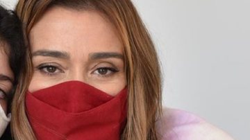 Na contramão das autoridades, Mônica Martelli faz apelo para o uso de máscaras ao posar com herdeira: “Escute a ciência” - Reprodução/Instagram