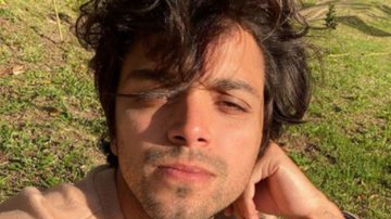 Rodrigo Simas choca ao surgir fazendo carão de bigode e deixa seguidores babando: "Como pode?" - Reprodução/Instagram