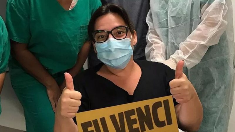 Vencendo a Covid-19, Simone Gutierrez tem alta hospitalar após 7 dias internada e se emociona: "Eu só quero viver" - Reprodução/Instagram