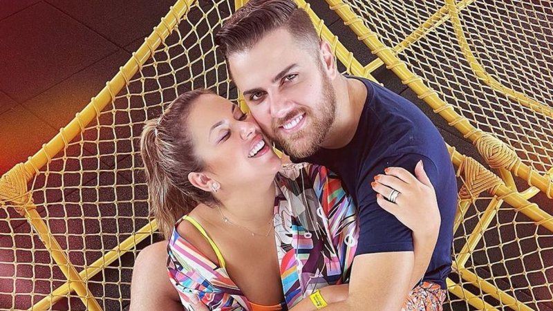 Zé Neto e a esposa protagonizam beijão apaixonante em viagem: "De casalzinho sim" - Reprodução/Instagram