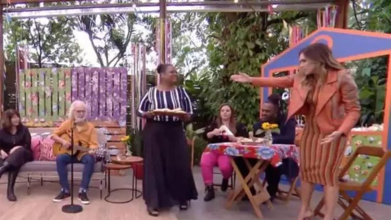 Apresentadora sofre críticas após pedir para senhora "servir todo mundo" em programa de TV - Reprodução/TV Globo